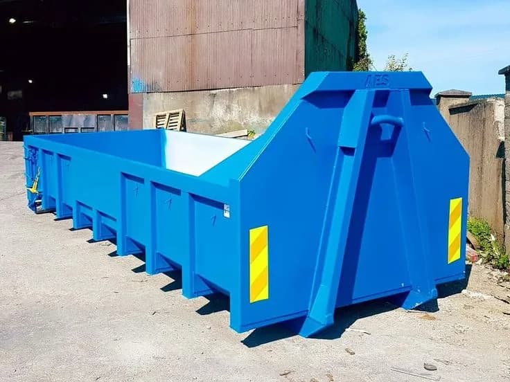 Clean roll-off dumpster delivered and ready to load (18)