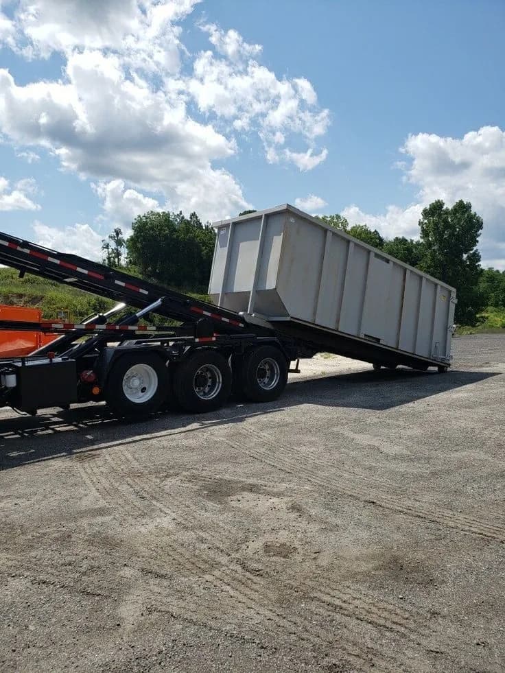 Clean roll-off dumpster delivered and ready to load (29)